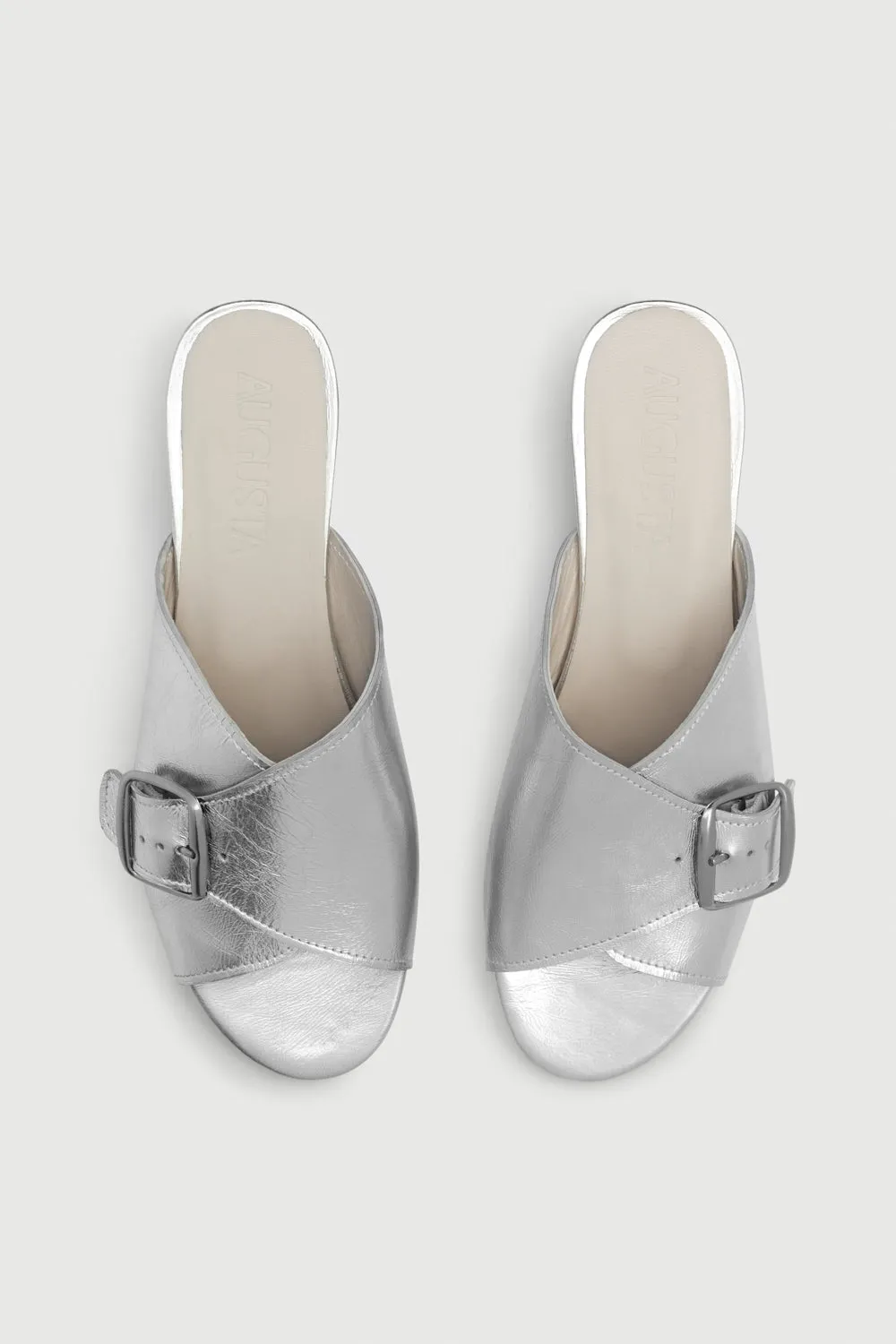 Beach Wear Relaxed Outdoor Footwear Grace Sandals in Silver Leather