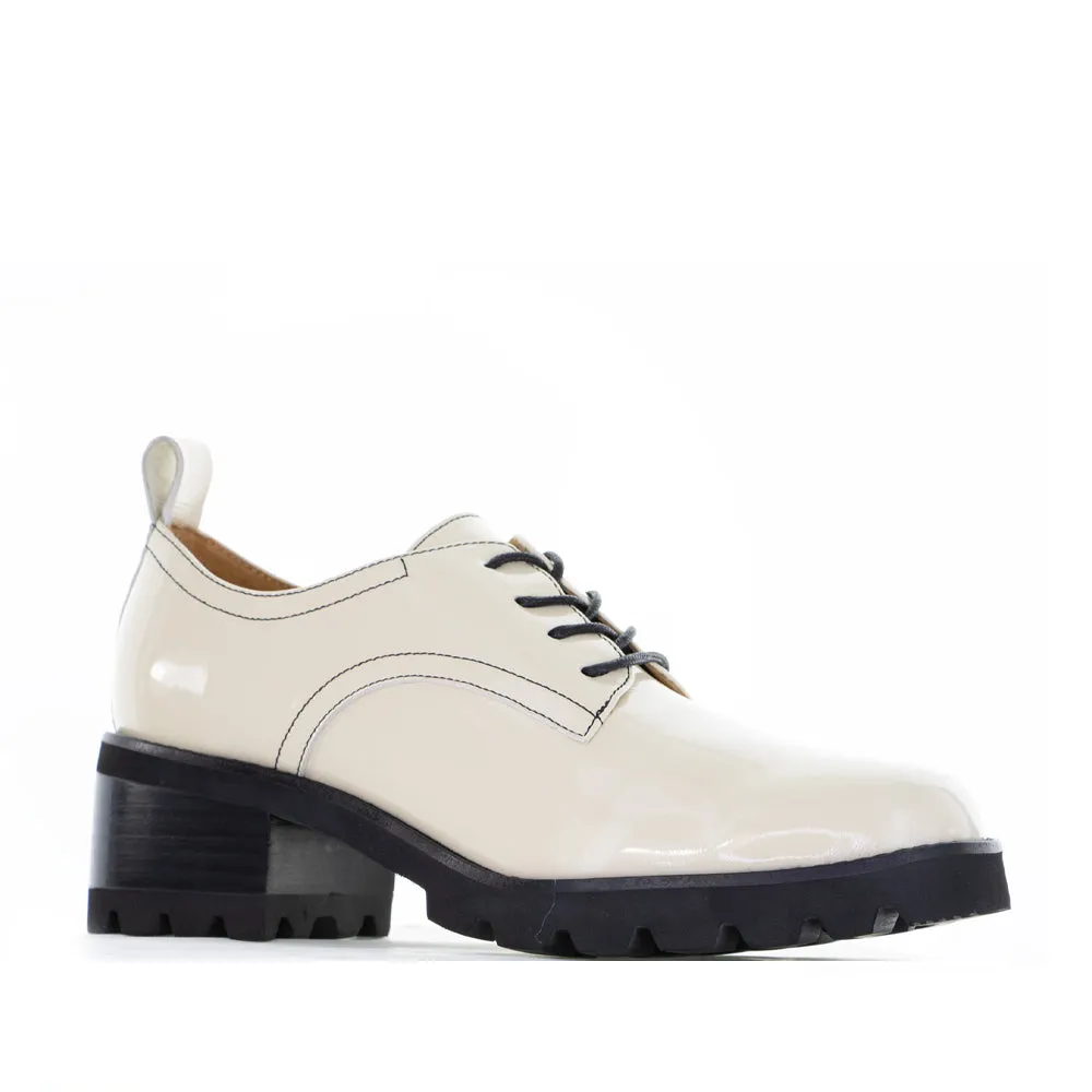 Fitted touch Unique Sole BRESLEY DAYA BONE PAT
