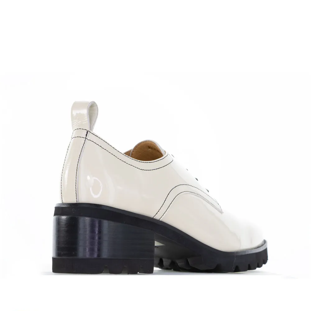 BRESLEY DAYA BONE PAT buckle - closure school - goer
