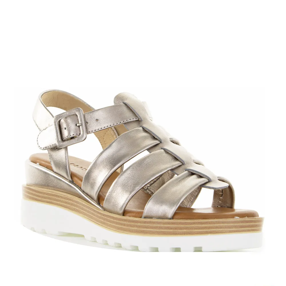 Effortless Style group trip LE SANSA TOAST CHAMPAGNE