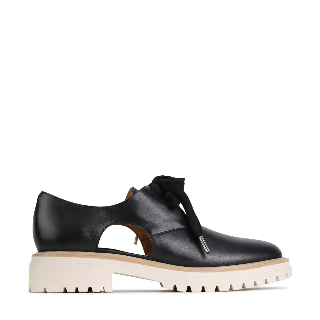 Slim wear students' preferences ANISE LEATHER CUT-OUT LOAFERS