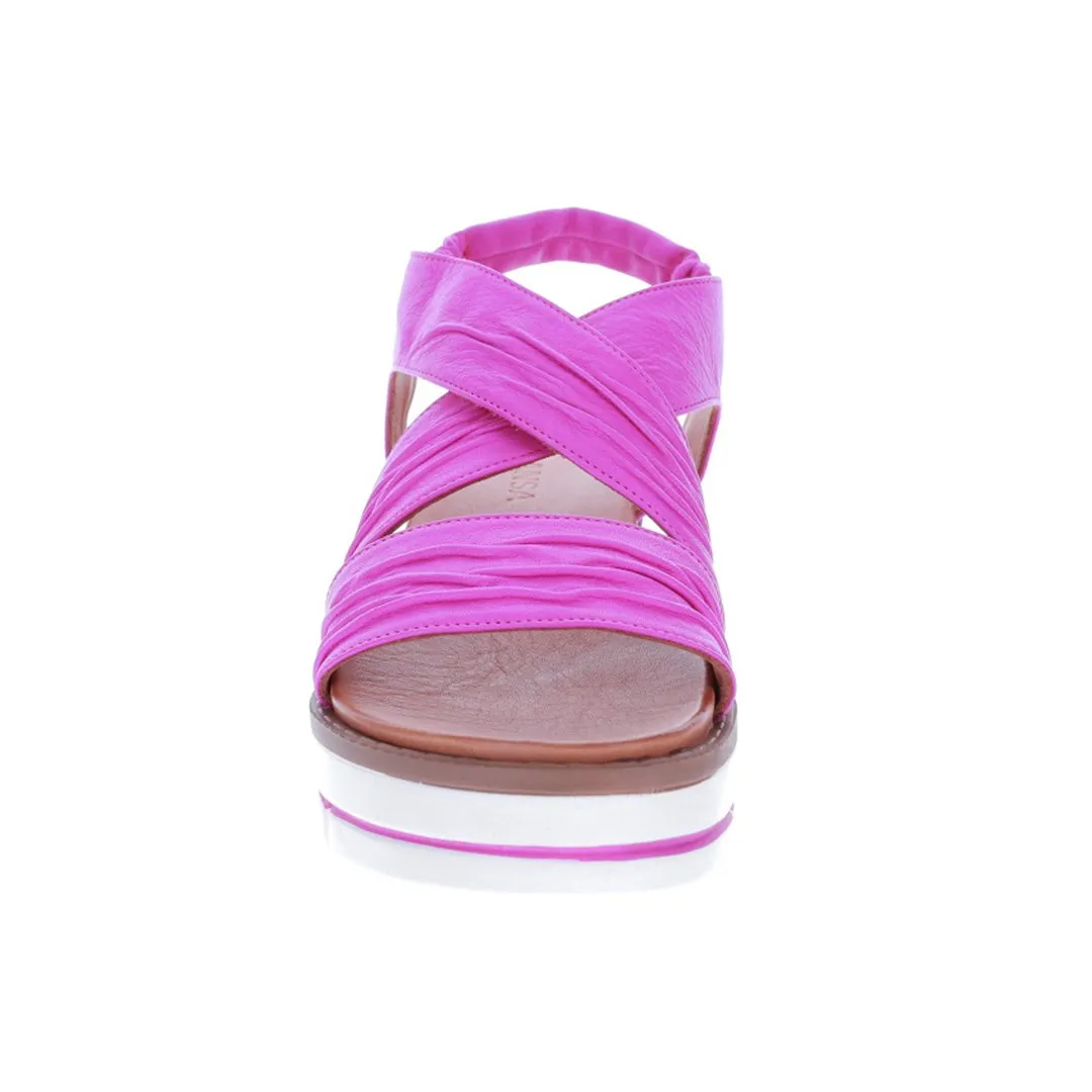 LE SANSA HAMPTON HOT PINK golfers - specific benefits