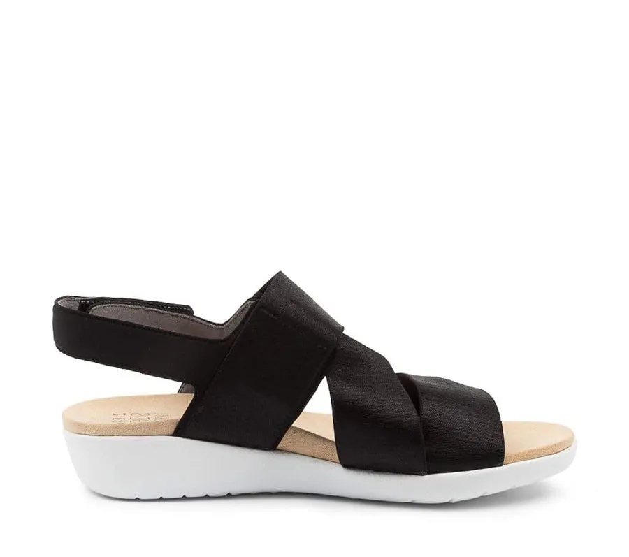 ZIERA UTUNE W BLACK Street Style