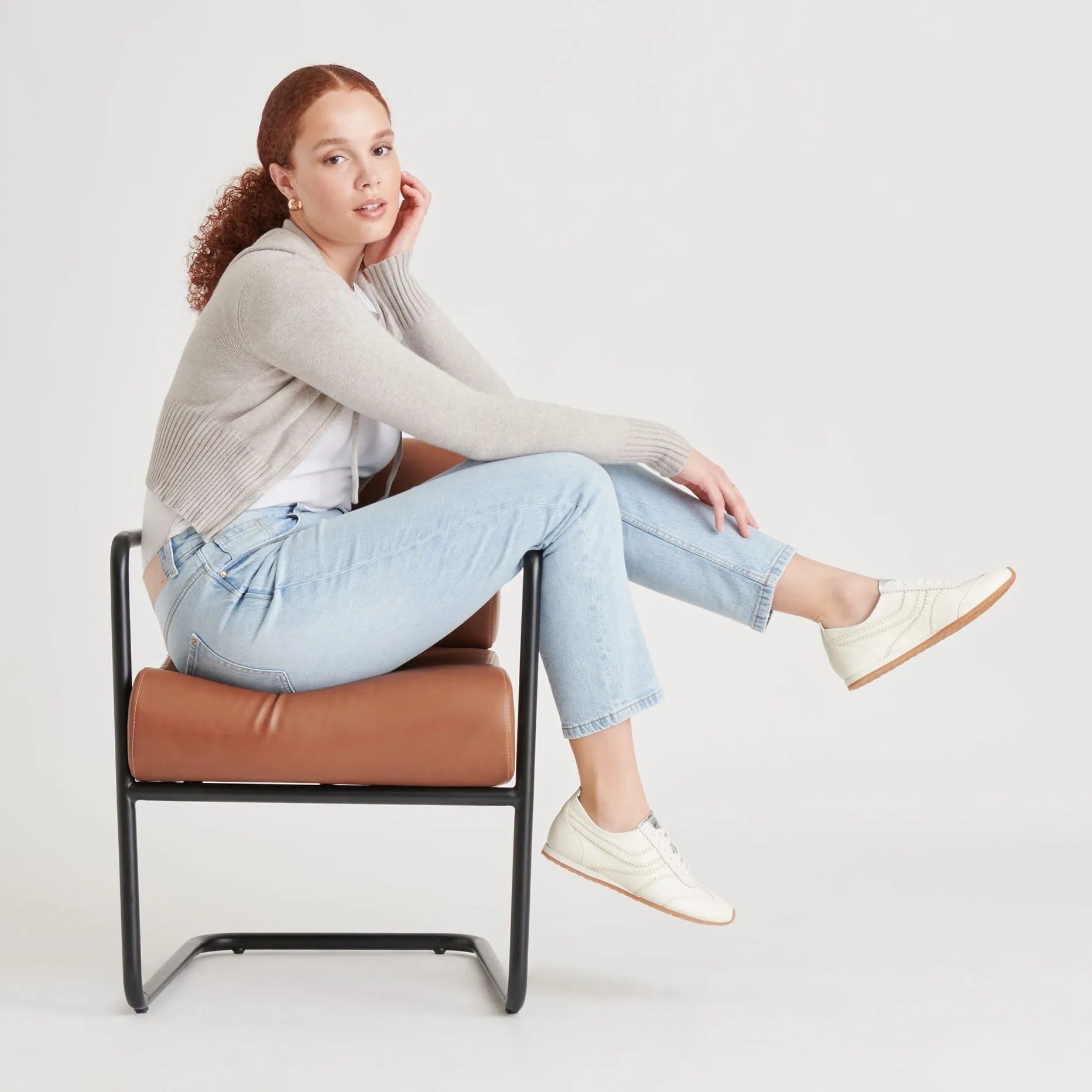 Gym Essential Shock-absorbent arch DELANY SNEAKERS OFF WHITE LEATHER