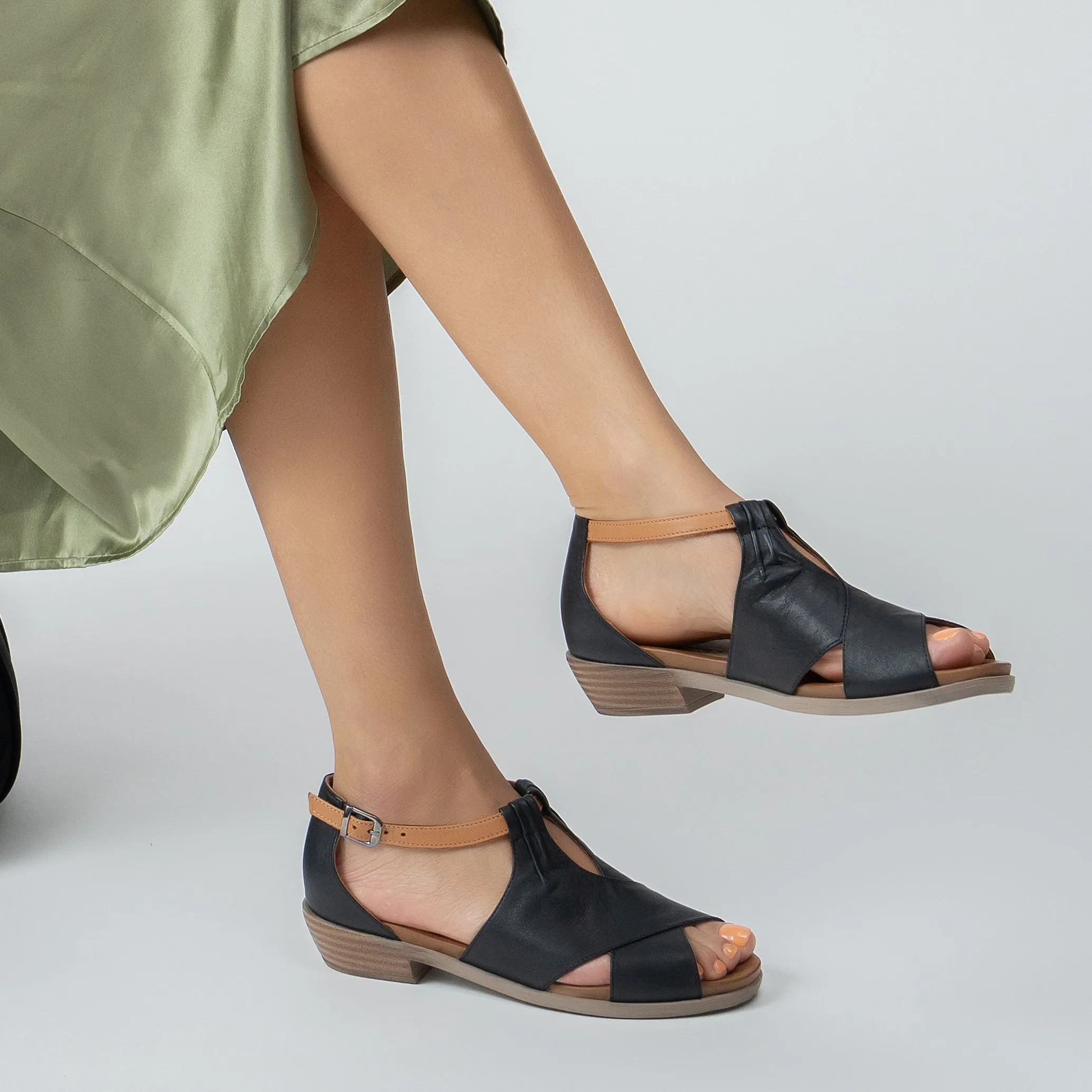 Slip Off LE SANSA DIGBY BLACK TAN