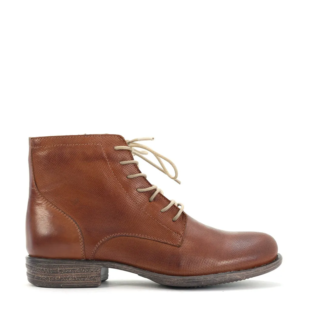 crucial travelers' mules WITTY LEATHER ANKLE BOOTS
