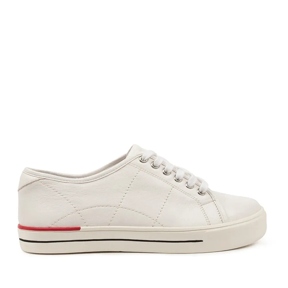 ZIERA ASHLEEN WHITE Wild Trek Strong Stitching