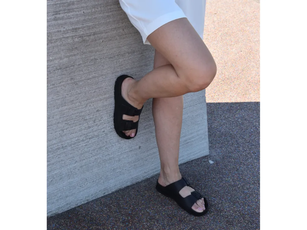 Stylish Adventure Footwear OmaKing Meeliku Classic leather sandals black