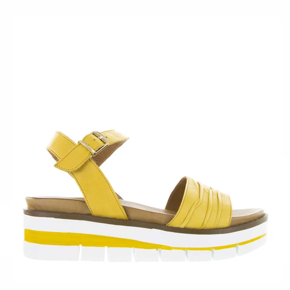LE SANSA KIM MUSTARD Adaptive Comfort thick - soled