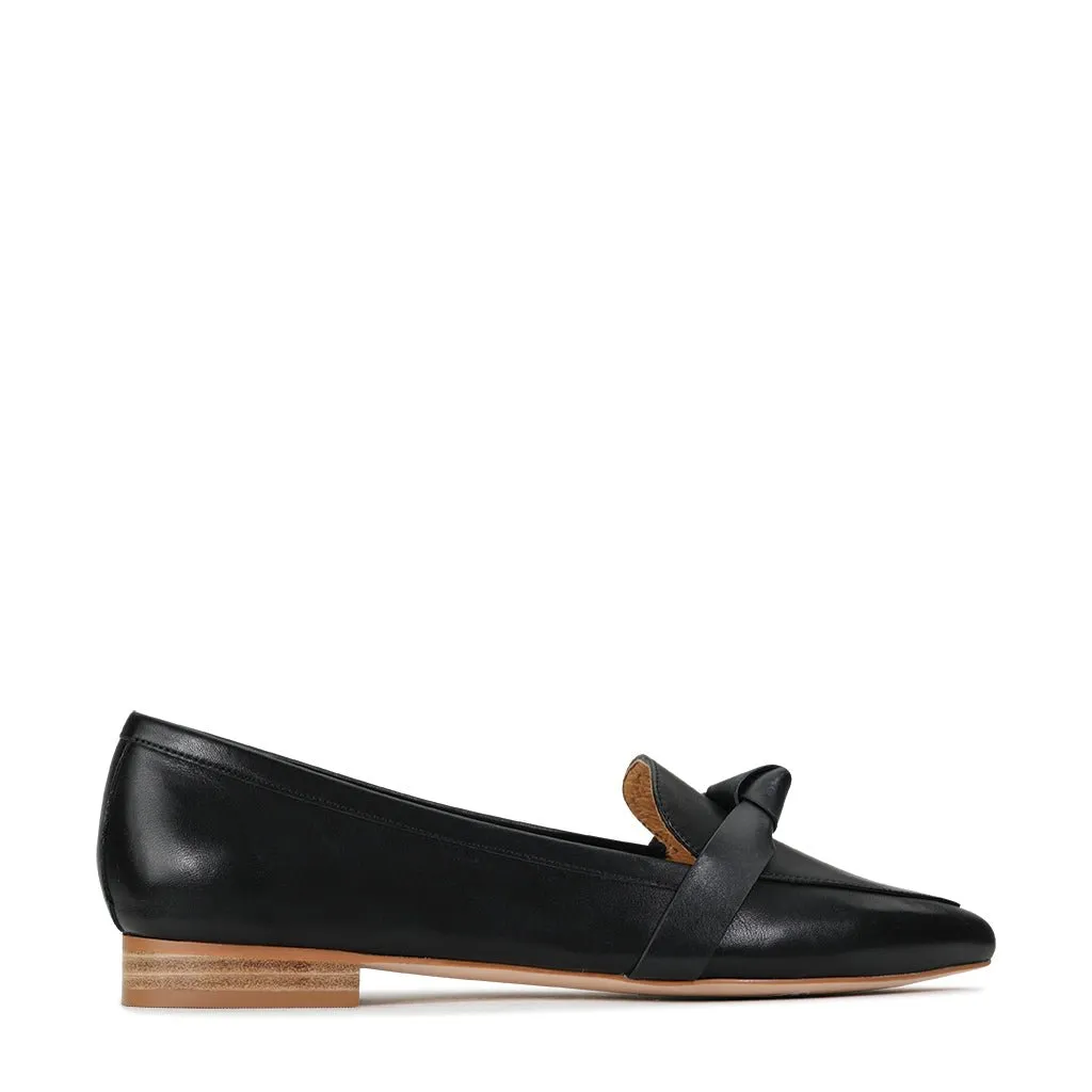 EVERLEE LEATHER POINTED LOAFERS Great Retro-inspired cushioning