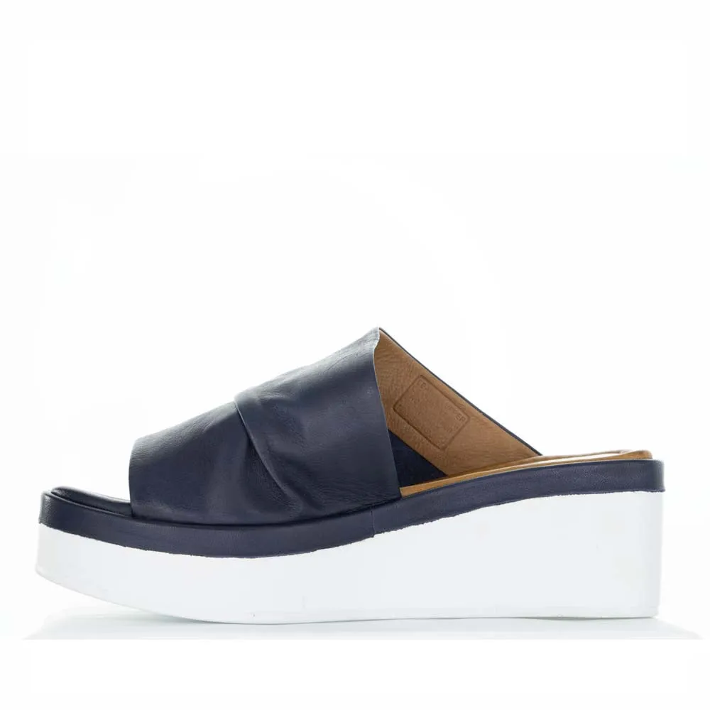 LE SANSA HAYLEY NAVY Easy Glide Slip On Shoes Fit