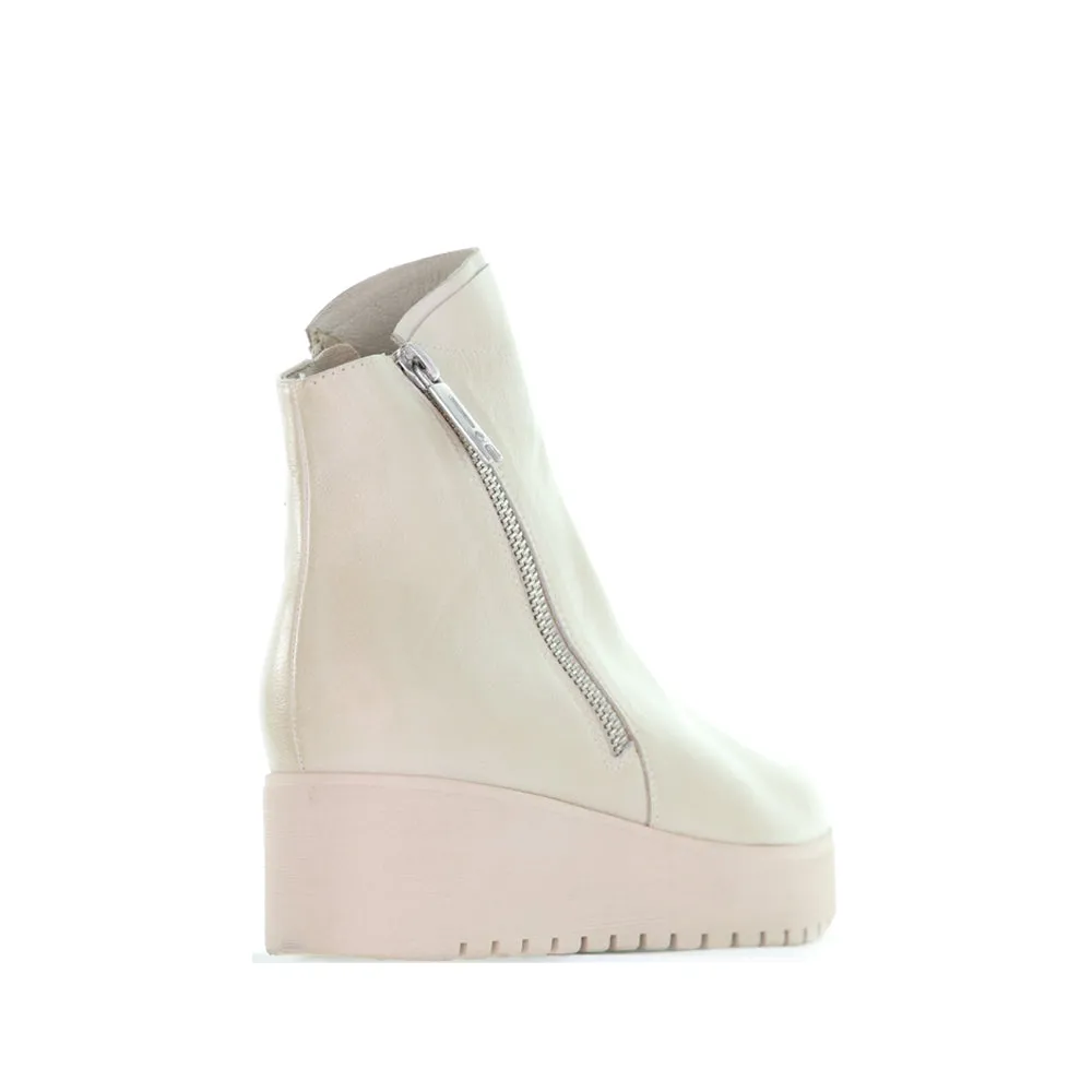 DJANGO & JULIETTE KADEN ALMOND All Function High-Performance Footwear