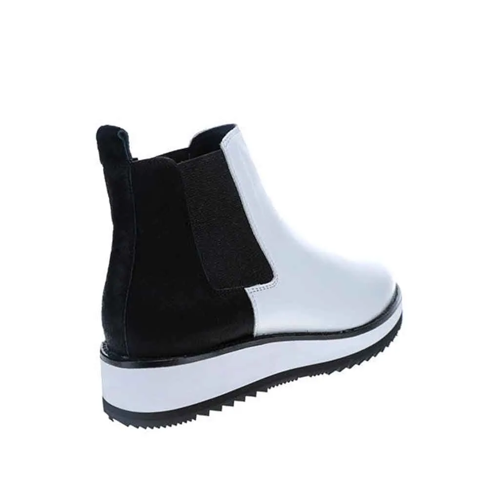LE SANSA STING WHITE BLACK PONY Support Cushion Casual Wear
