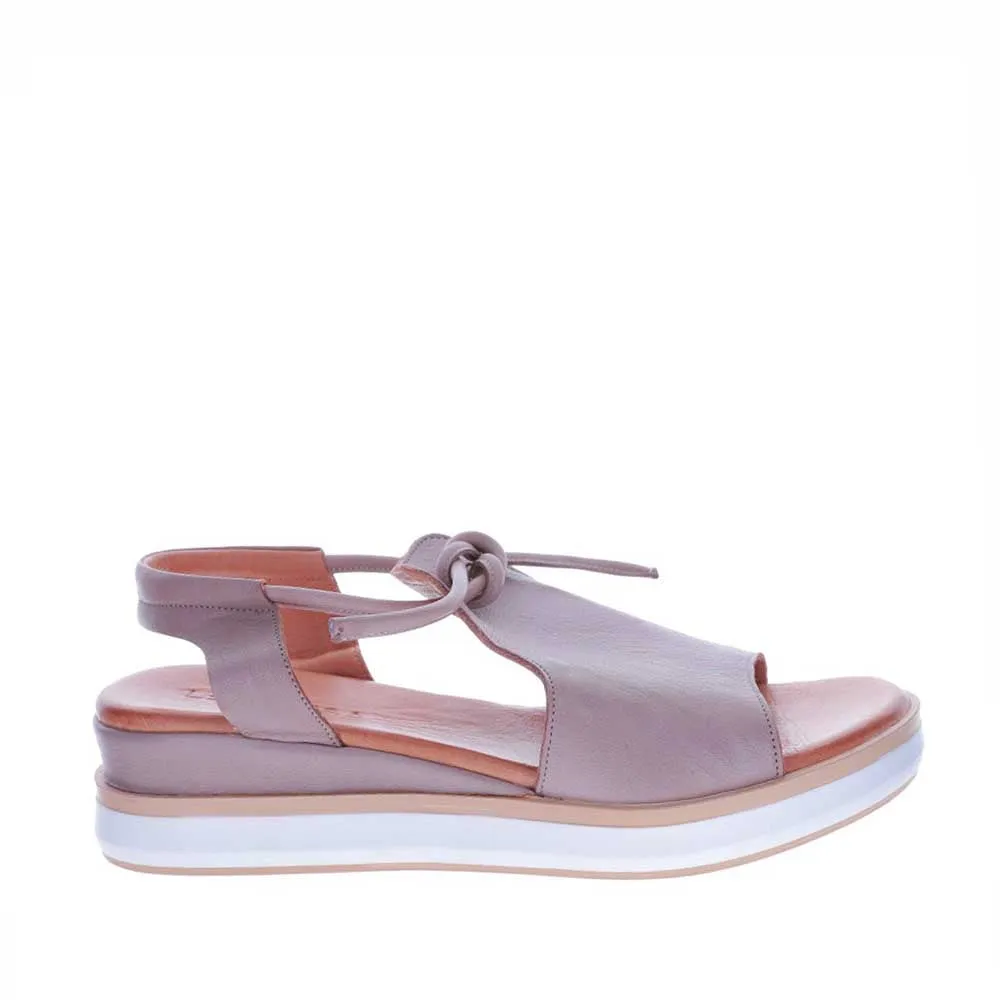 LE SANSA HIDE HAT Open Sides Slip-On Comfort