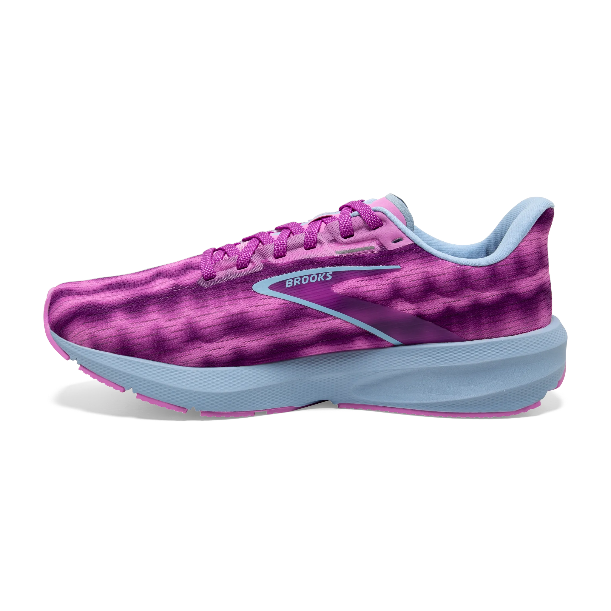 incline running shoes running in a reservoir area shoes Women's Launch 10