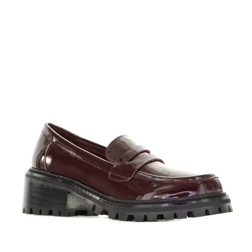 LE SANSA ZOEY MERLOT PATENT tennis players - specific features