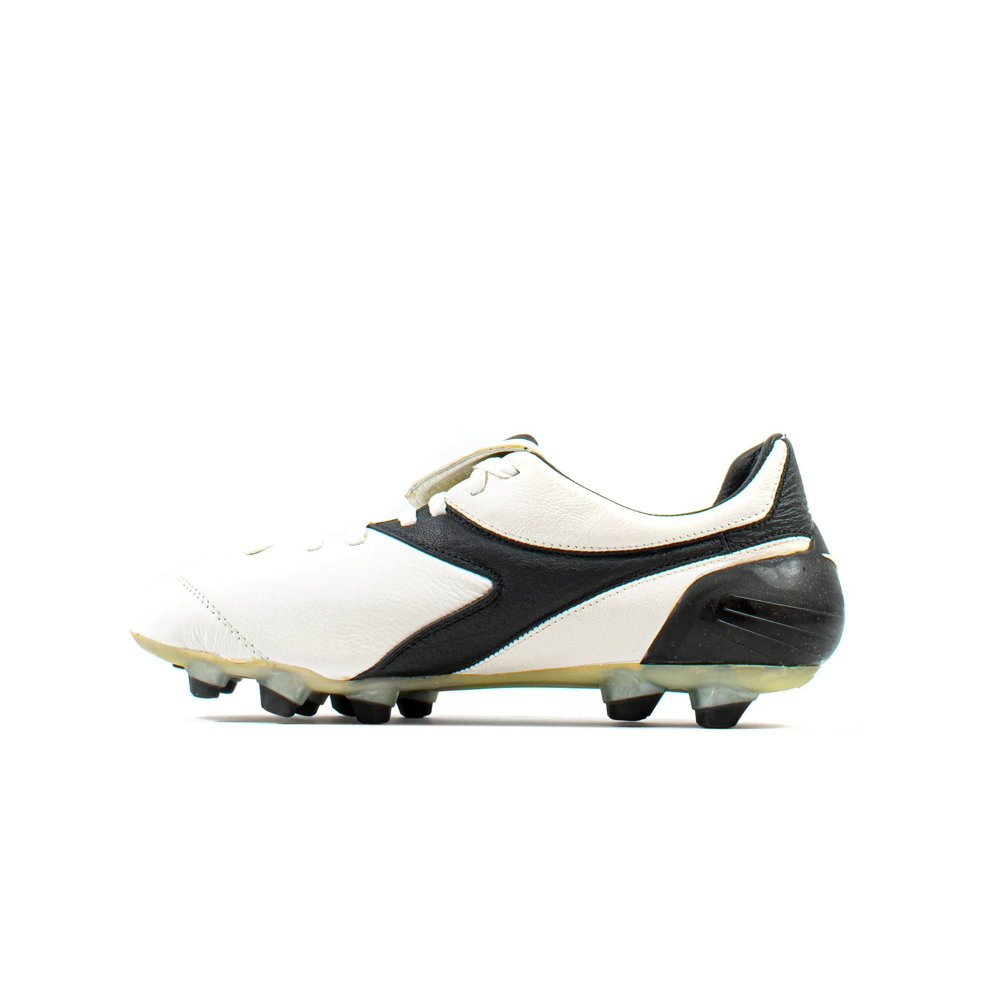 Diadora Brasil Axeler MDPUAX K White FG Modern Look