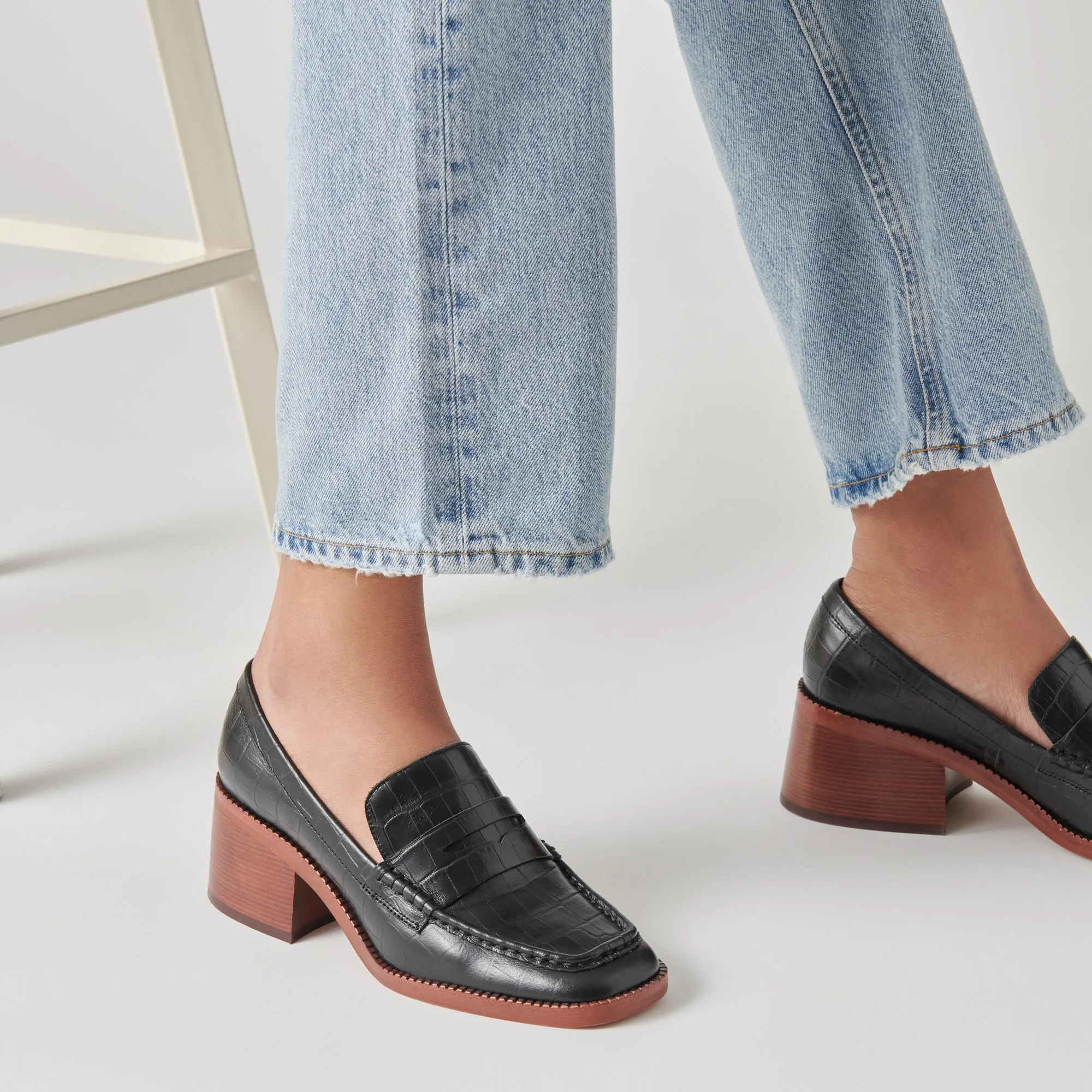 TALIE LOAFERS NOIR EMBOSSED LEATHER - re:vita Relaxed Look Relaxed Walk