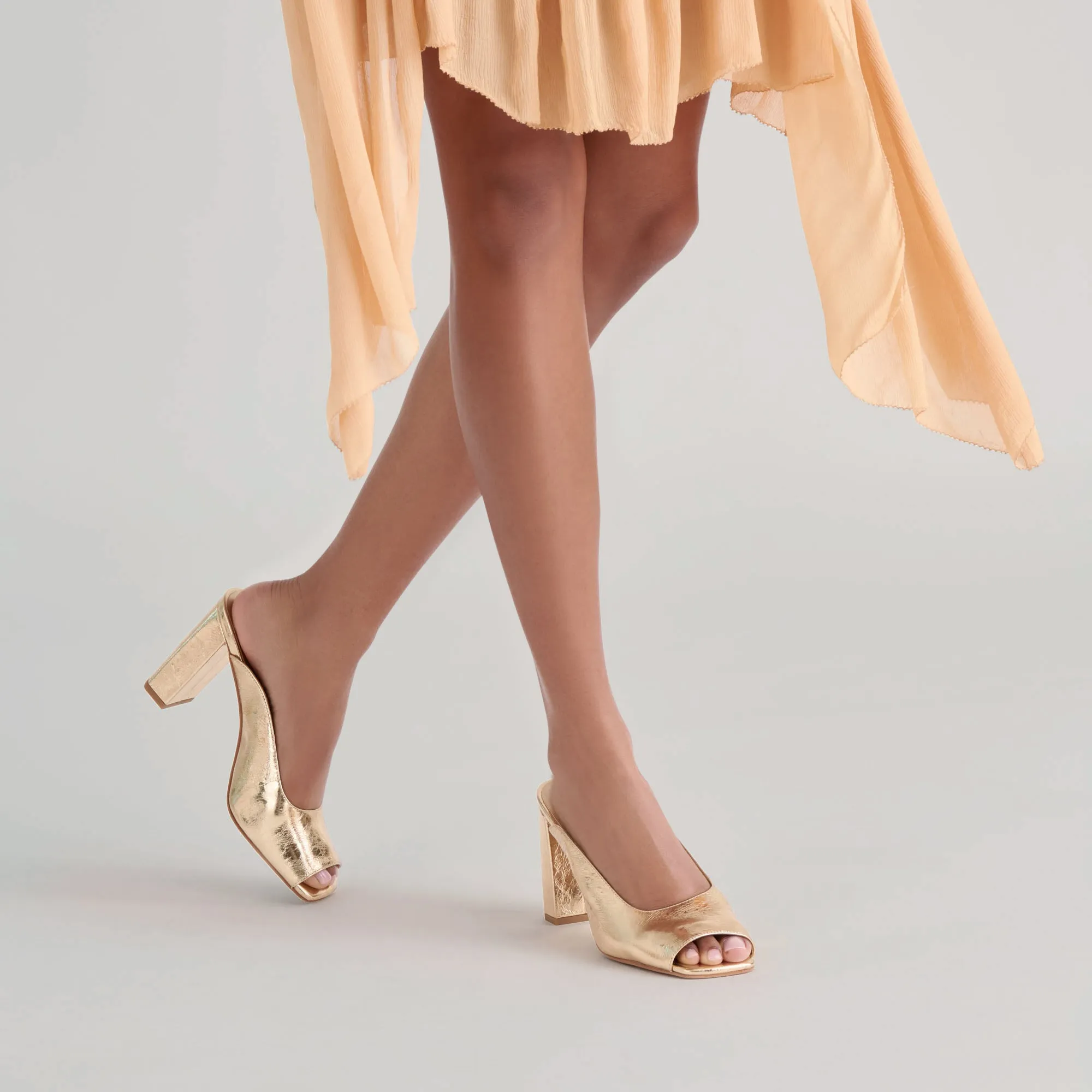 SABELA HEELS GOLD DISTRESSED LEATHER Narrow Fit