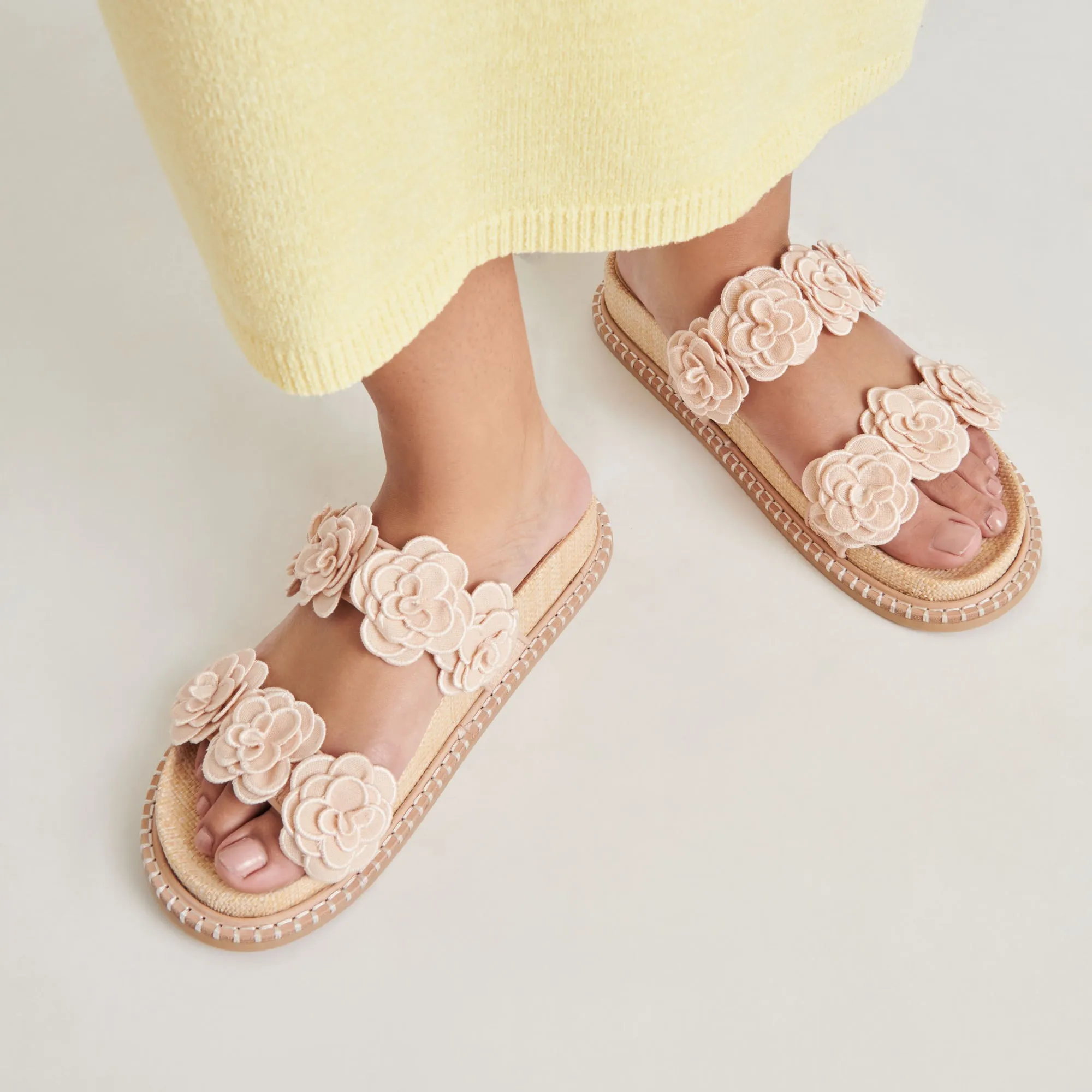 Leaf Touch Airy Vibe SHERLA SANDALS PRALINE RAFFIA