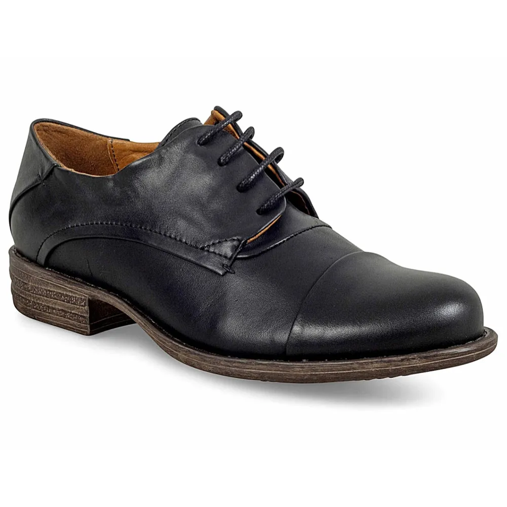 Letty Oxford Moisture wicking