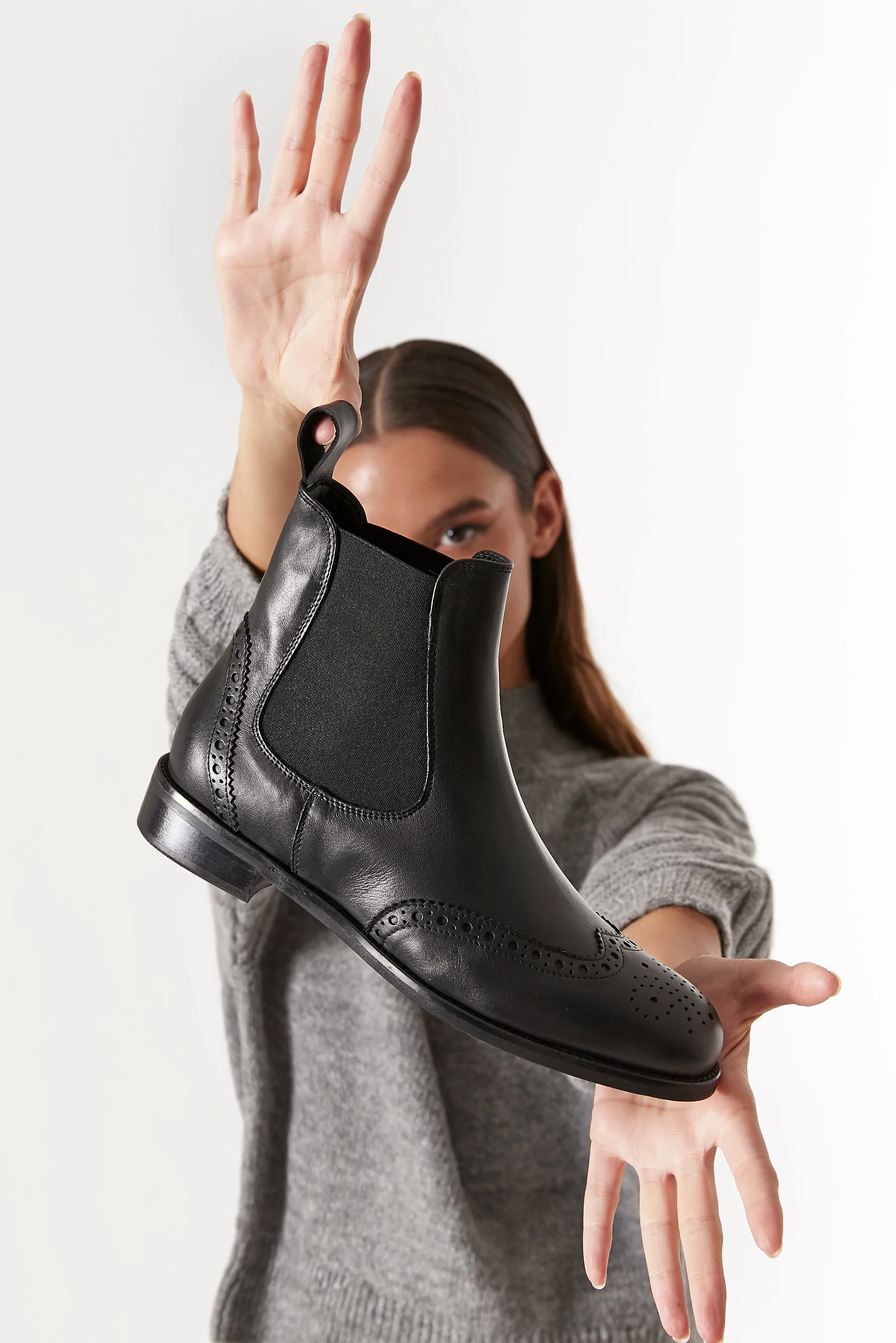 Thick Grip Sleek Style PARIGI CHELSEA BOOT