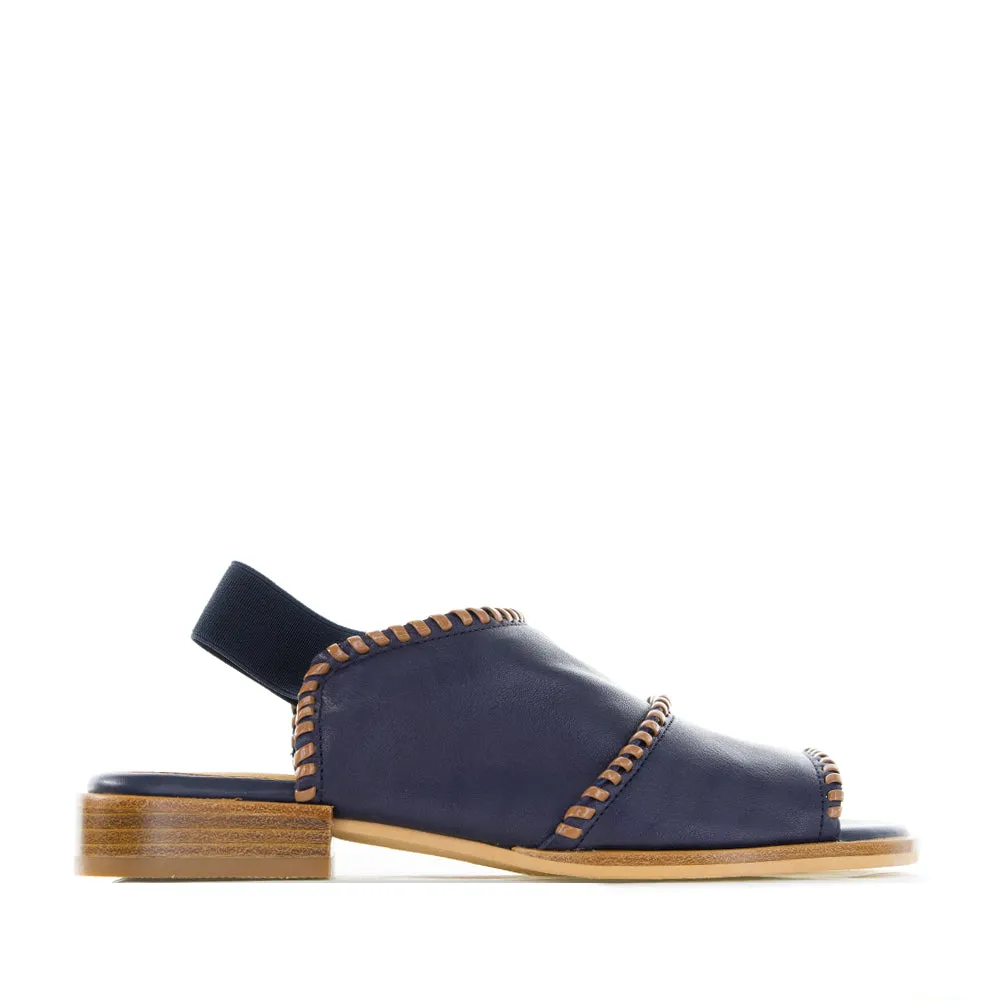 BRESLEY SERENADE NAVY TAN Ultra-soft traction Luxe support