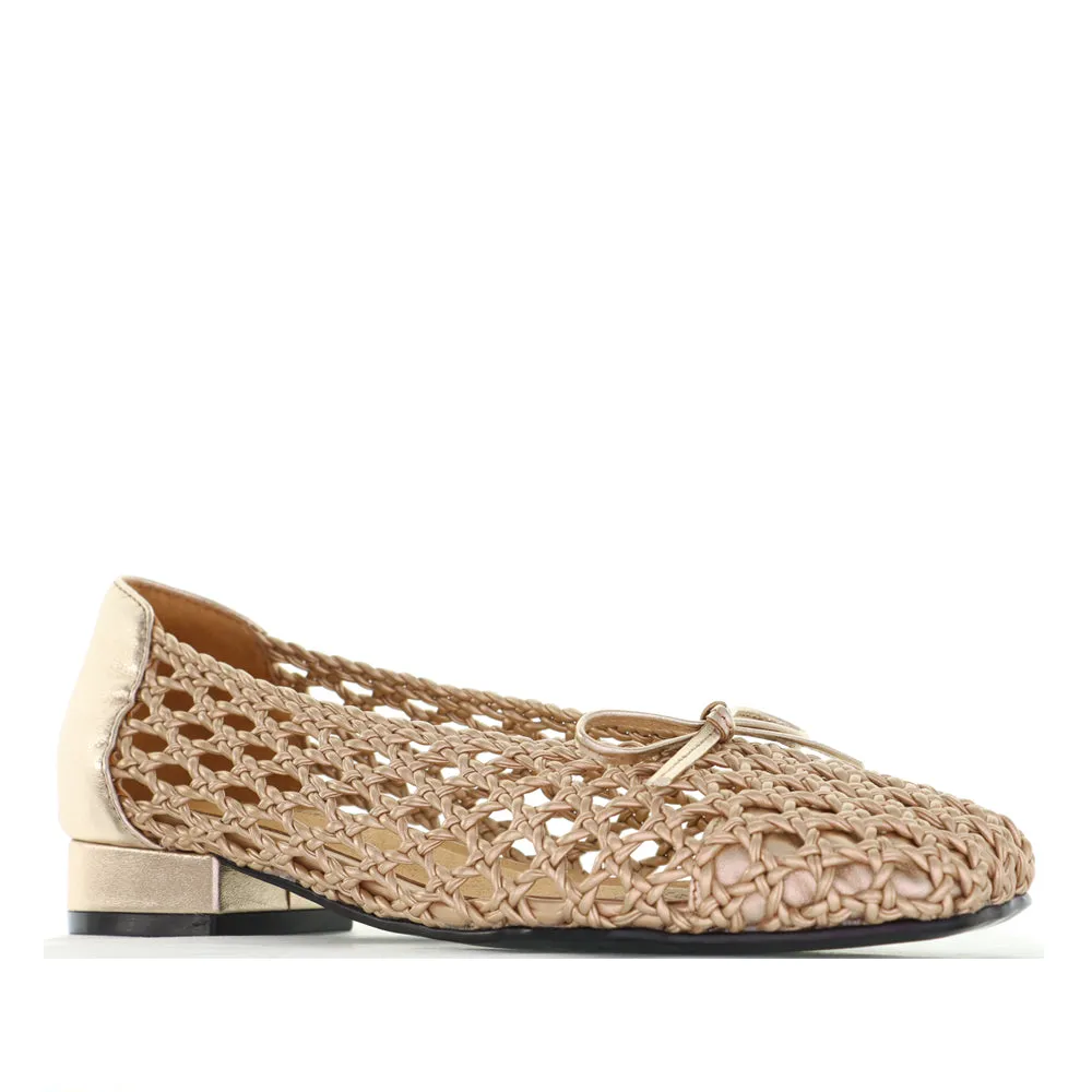 BRESLEY PLANET CHAMPAGNE Roomy Toe Box Design