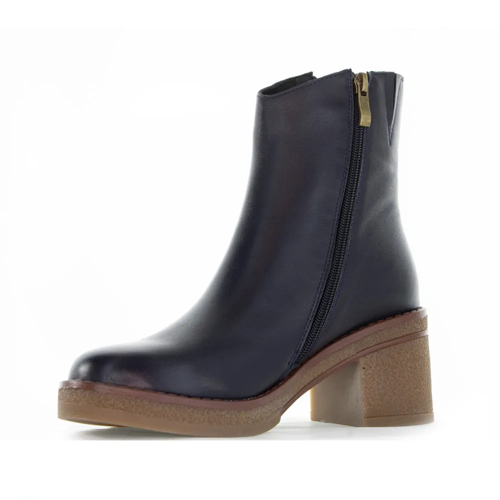 BRESLEY DIZZY NAVY Tough Sole Rugged Style