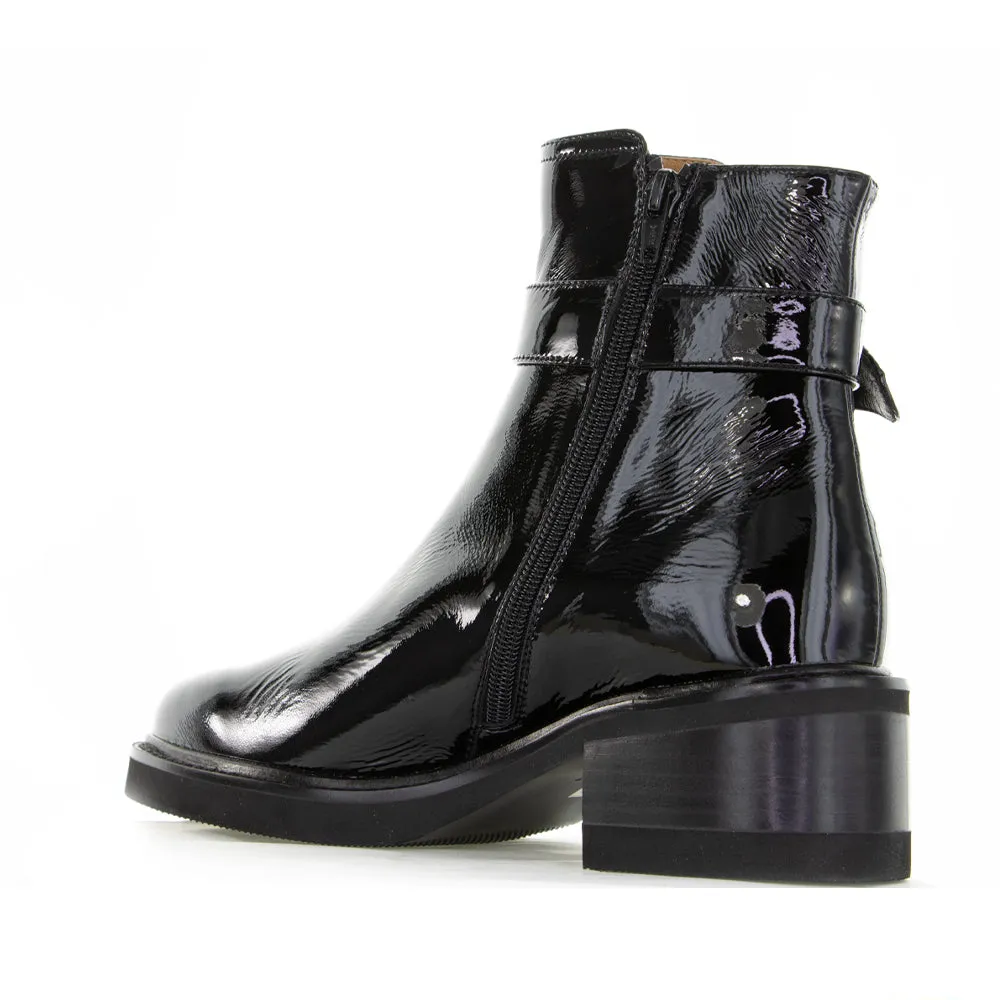 Minimalist Look BRESLEY PANDER BLACK PATENT