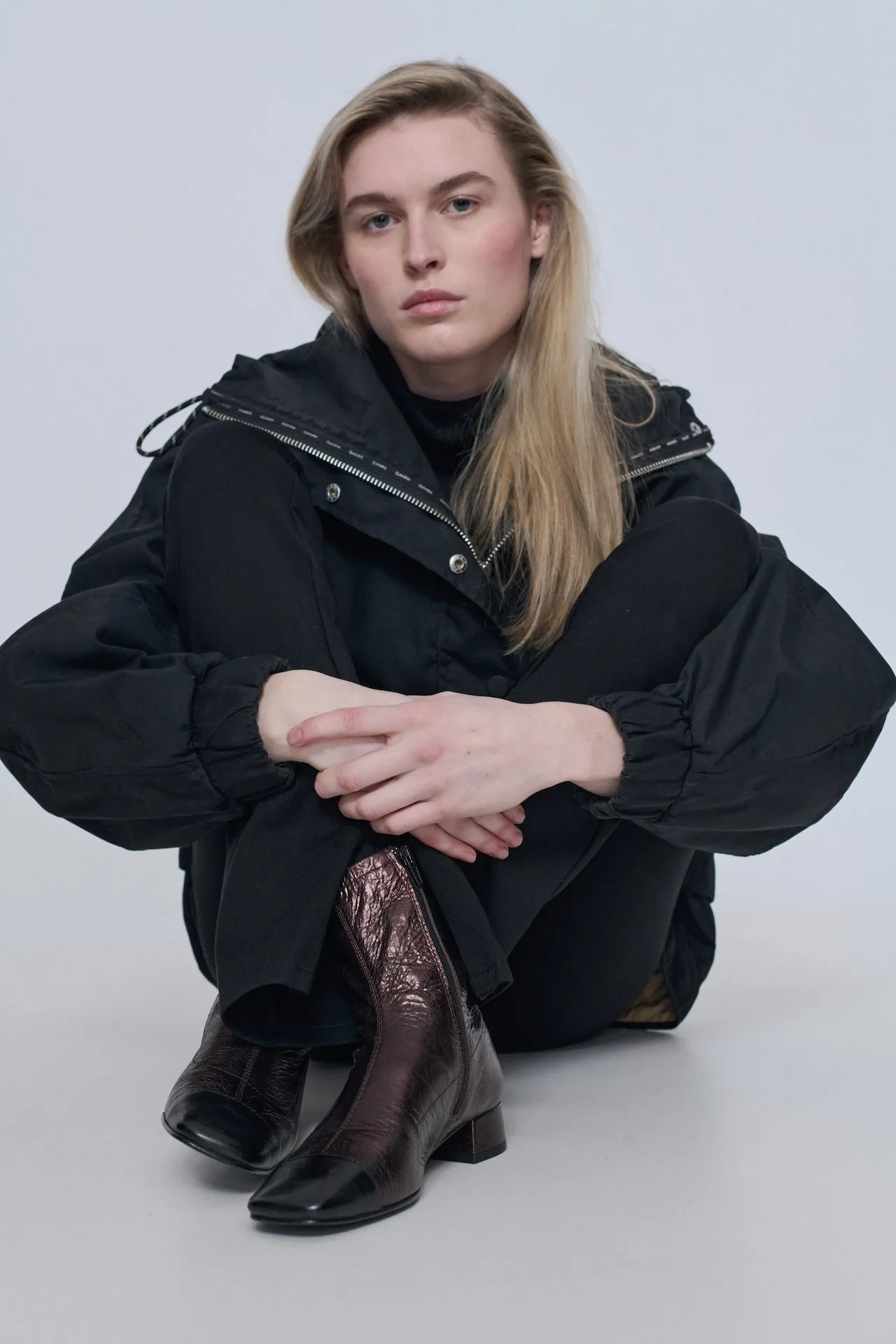 Insulated Comfort Laurie Ankle Boots in Chocolate-coloured Metallic Leather