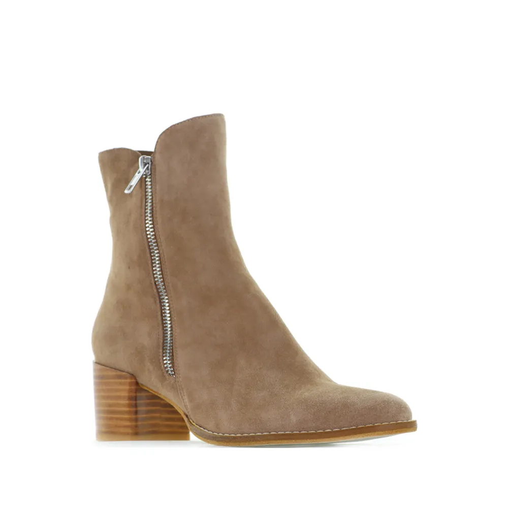 Comfortable Walk Waterproof Design DJANGO & JULIETTE MOCKUP CHOCO SUDE