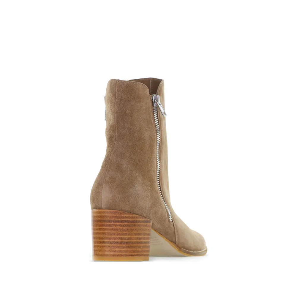 Outdoor Hiking Transitional Look DJANGO & JULIETTE MOCKUP CHOCO SUDE