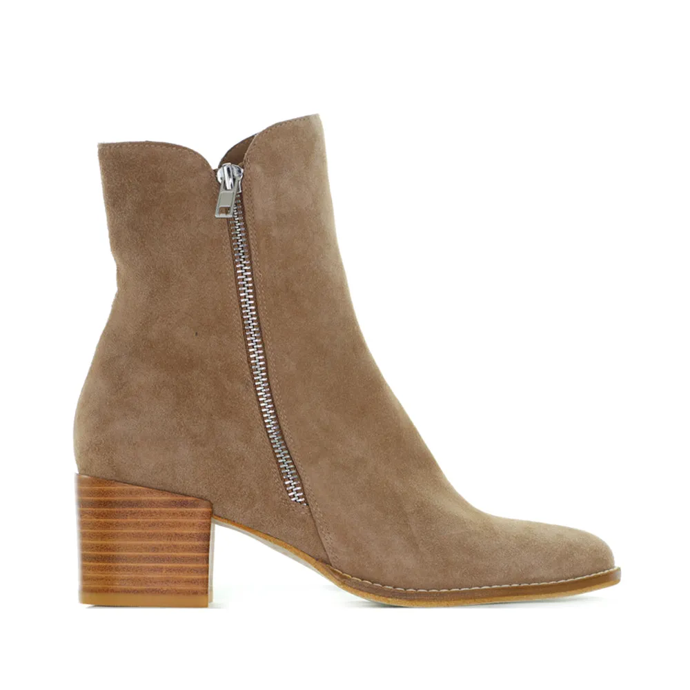 Soft Cushioning DJANGO & JULIETTE MOCKUP CHOCO SUDE