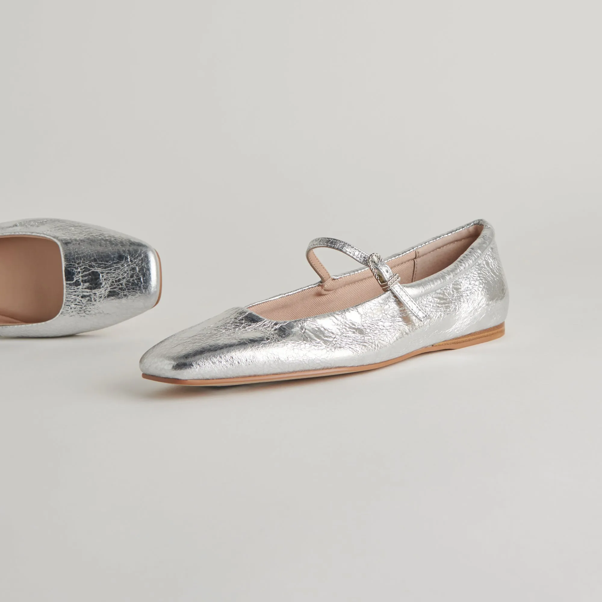 REYES BALLET FLATS SILVER DISTRESSED LEATHER Jog Step