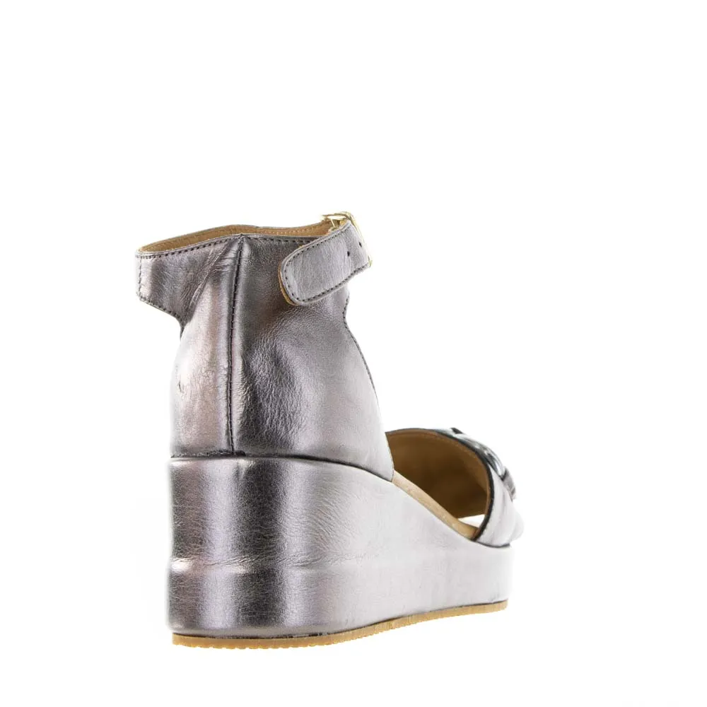 BRESLEY SIENNA PEWTER Street Casual Resort Look