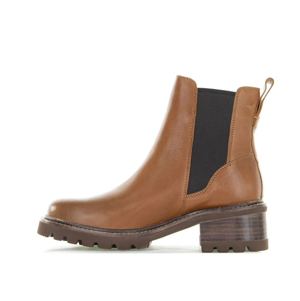 BRESLEY DAKTARI COGNAC Supportive Cozy Interior