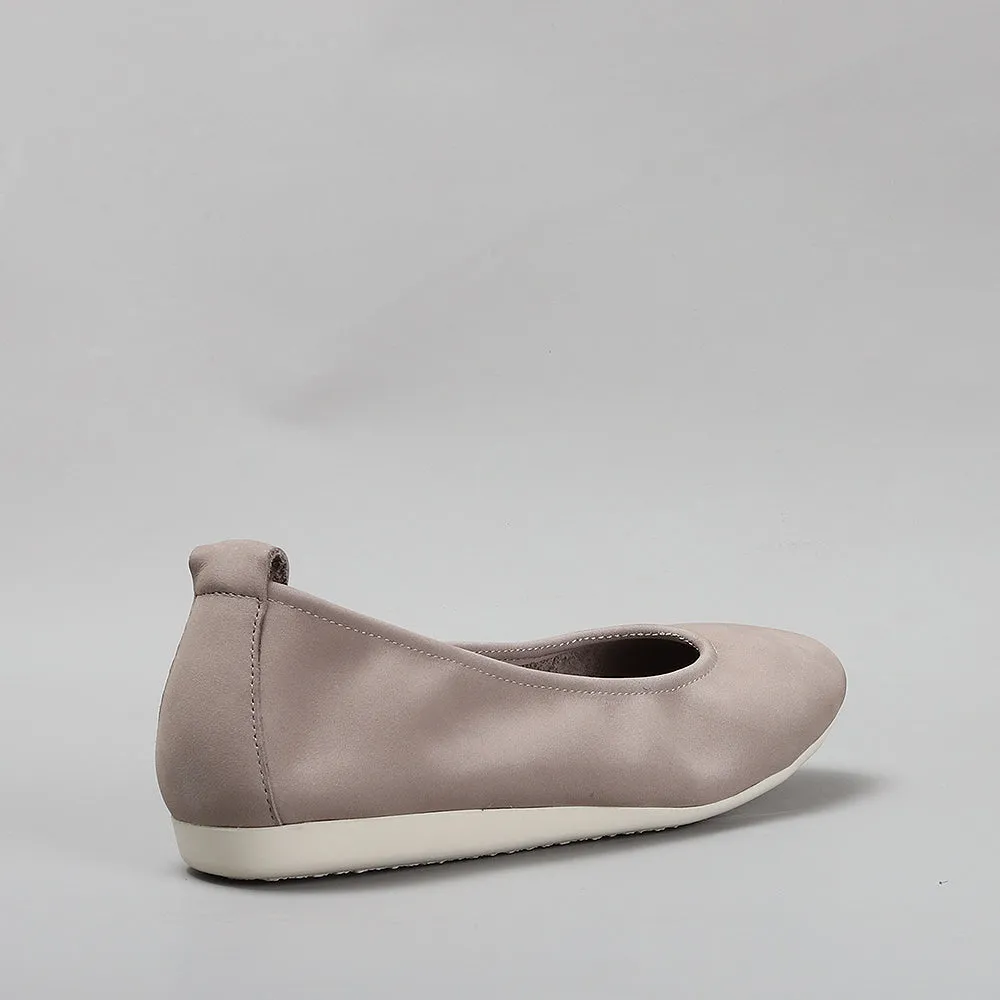 Sturdy flexibility Relaxed Fit LE SANSA BARBIE TAUPE