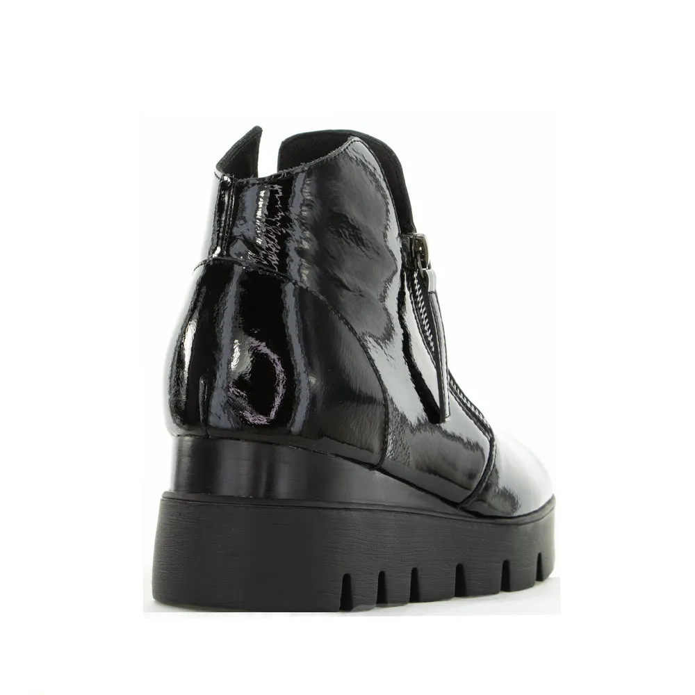Winter Footwear Versatile Footwear DJANGO & JULIETTE RADIO BLACK PATENT
