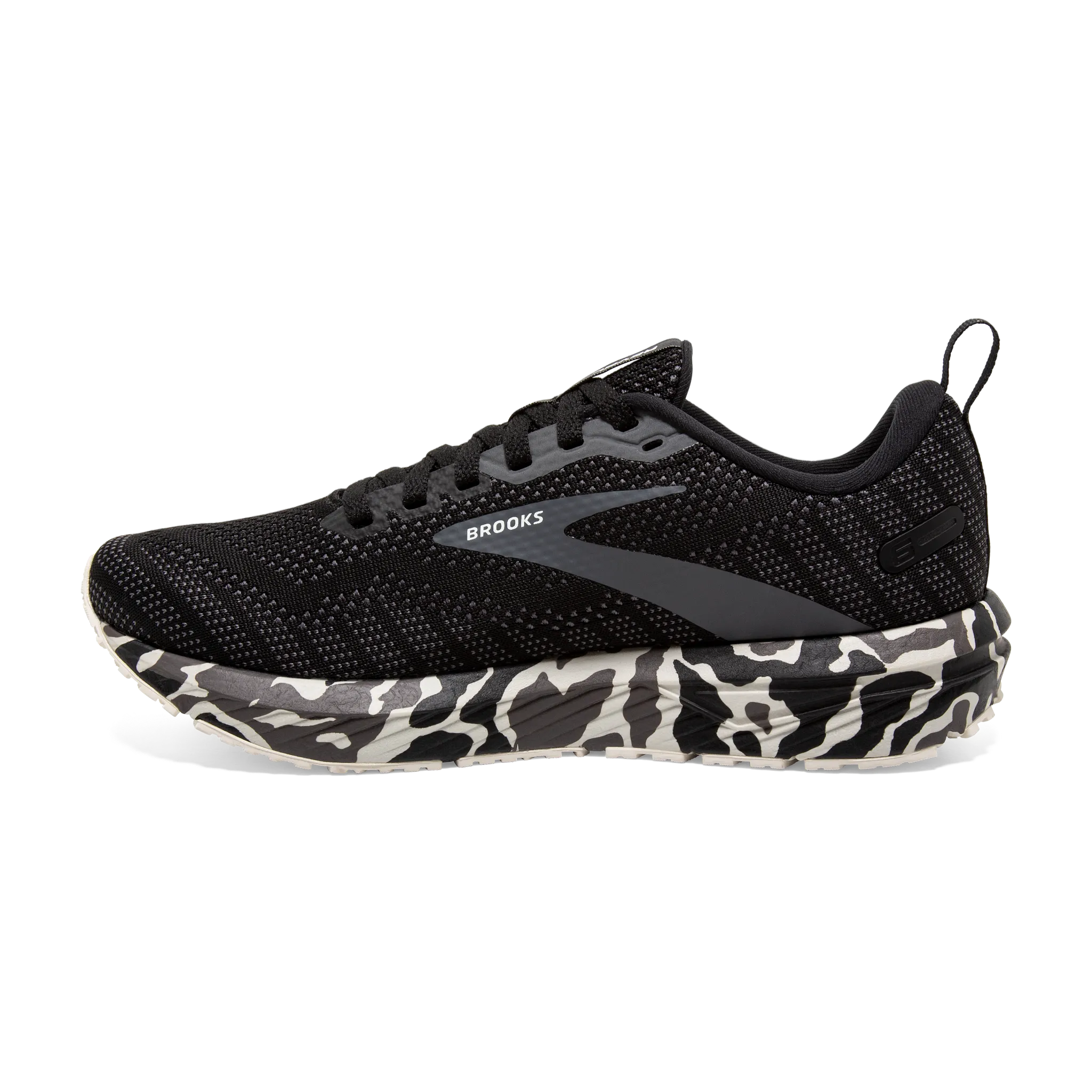 Men's Revel 6 running in a river area shoes