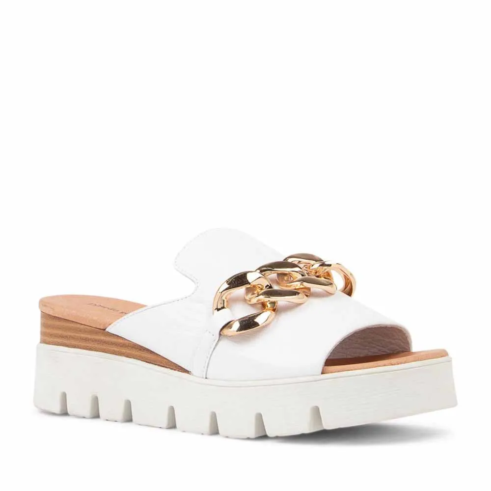 Django & Juliette Rablise White streamlined look