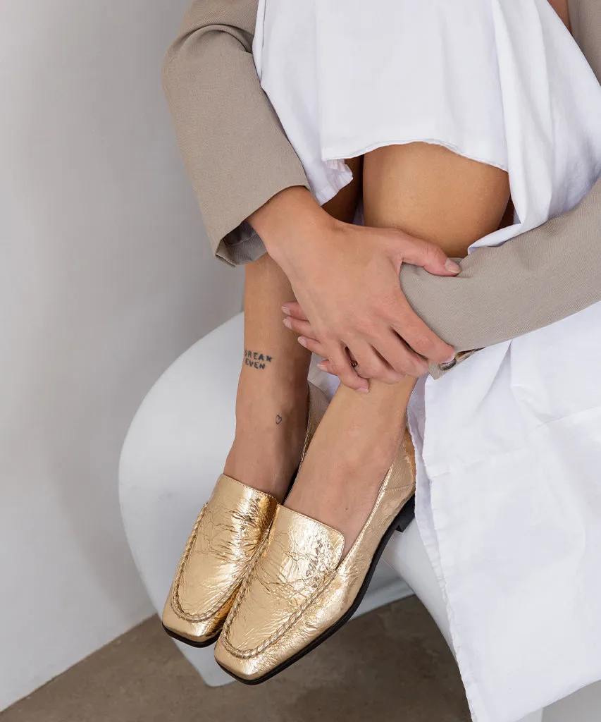 Market Vibe BENY FLATS GOLD DISTRESSED LEATHER