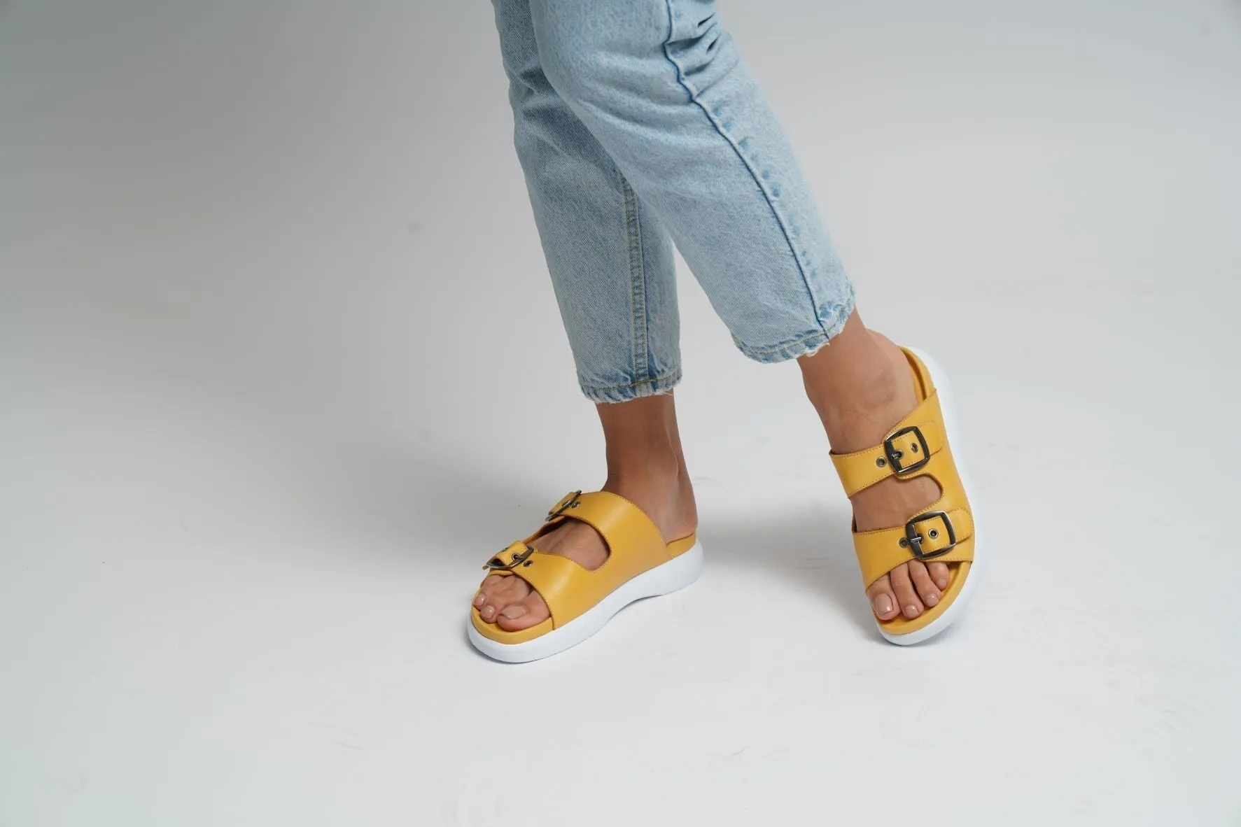 LE SANSA BURMA MUSTARD Ergonomic Shoe Shape