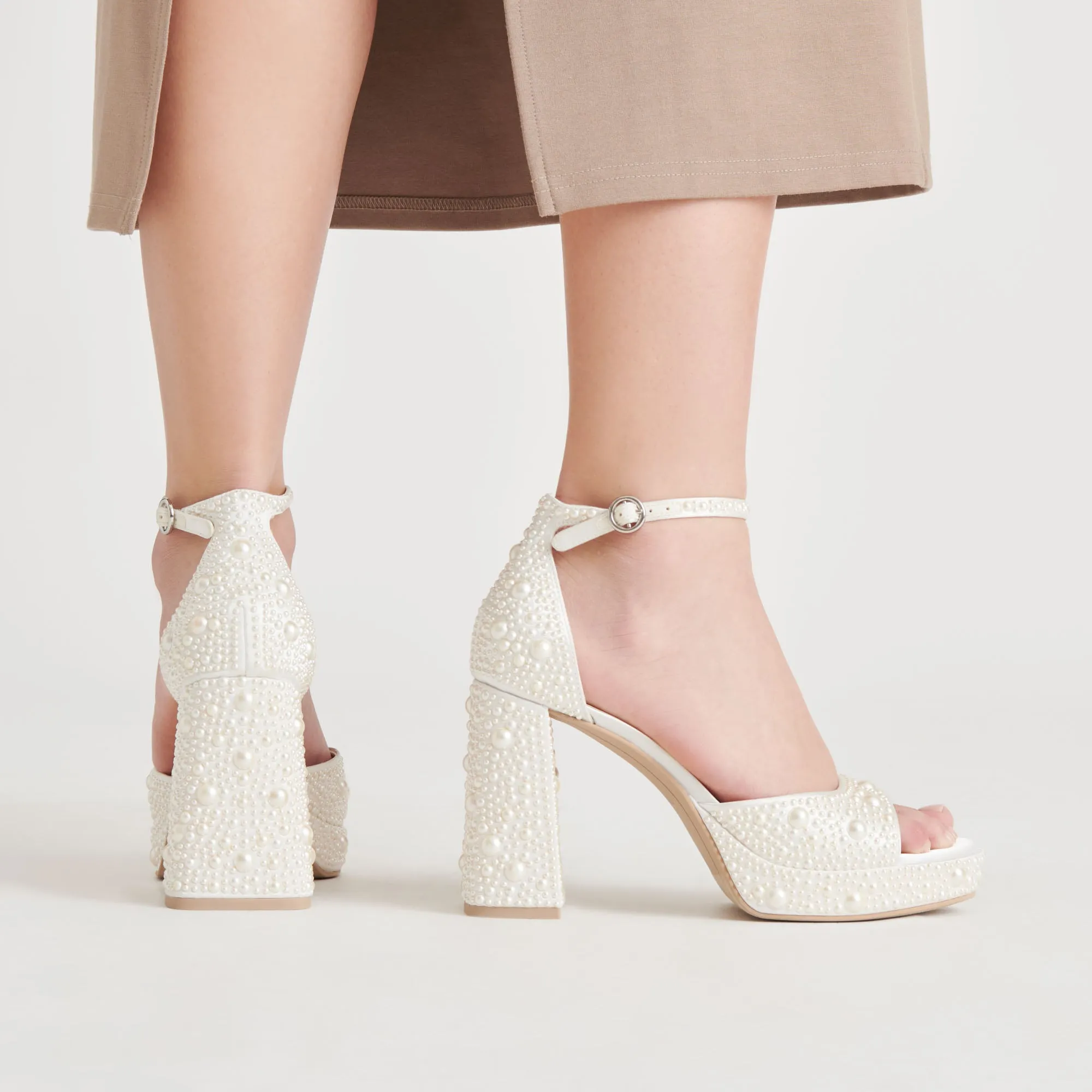 Quick Drying Winter Pumps PANDRO PEARL HEELS TRUE WHITE SATIN