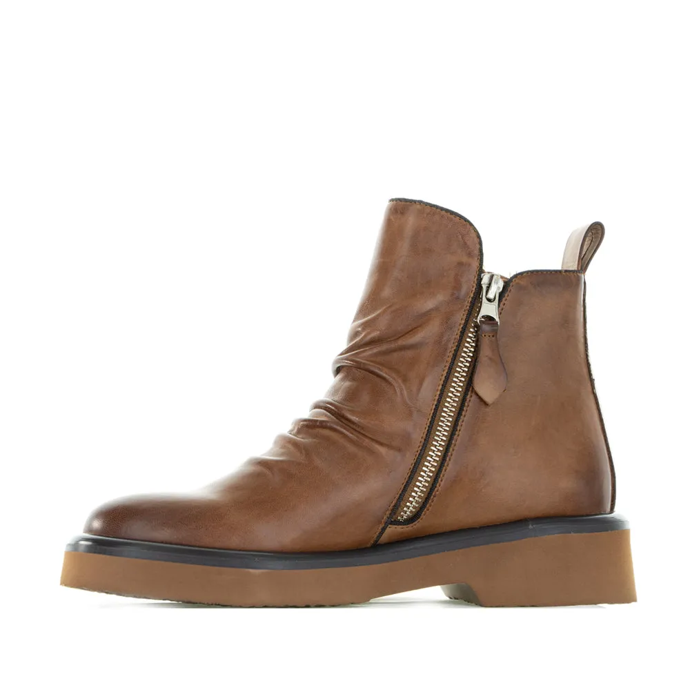 EOS THEONA BRANDY Middle-Aged Man Camping Trip
