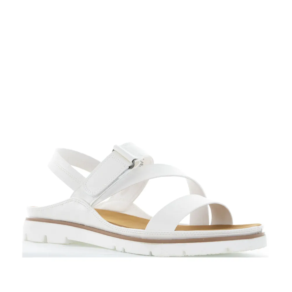 VS TREADS YARYNA WHITE Field Play Everyday Essential Shoes