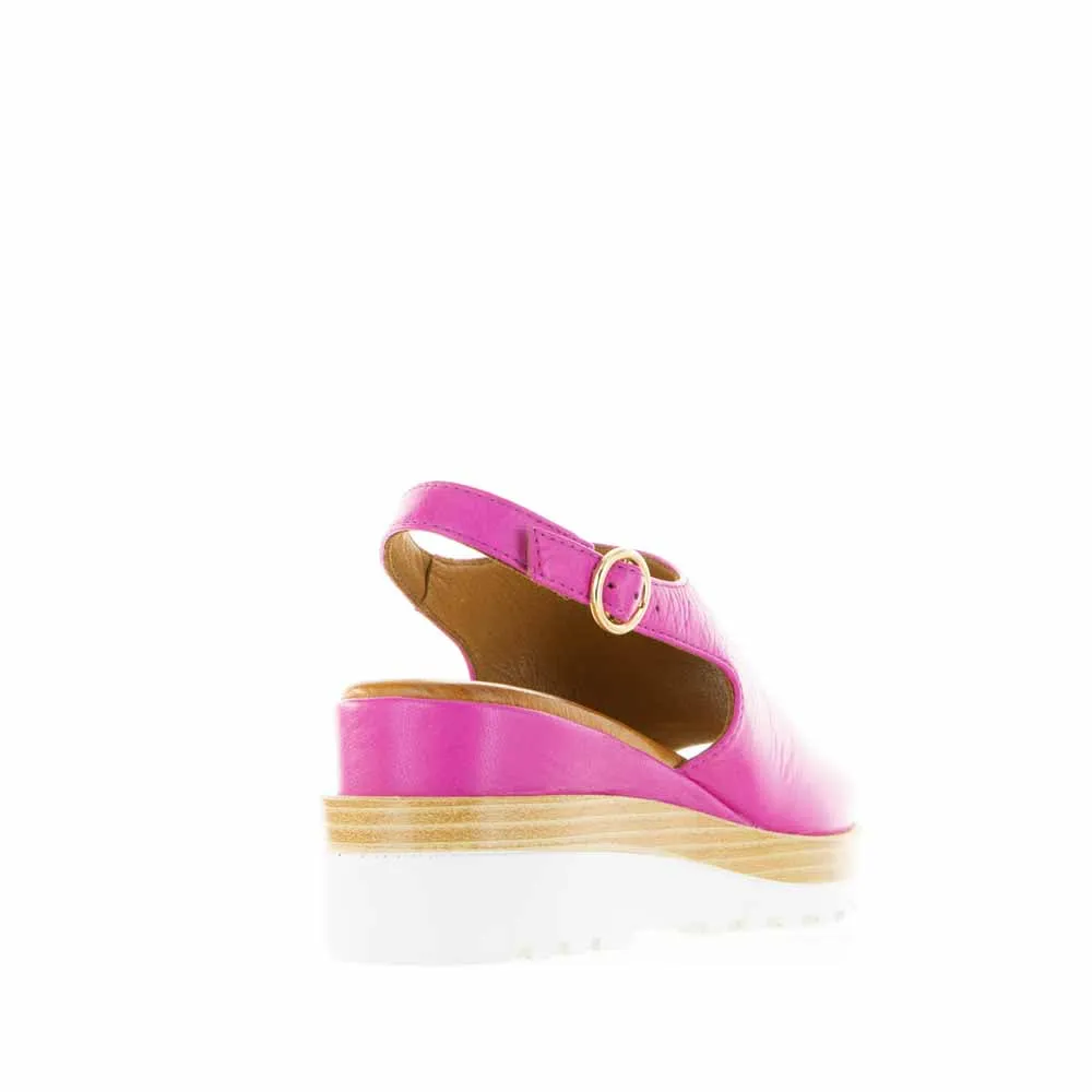 LE SANSA THUNDER PINK Resort Look Slip On