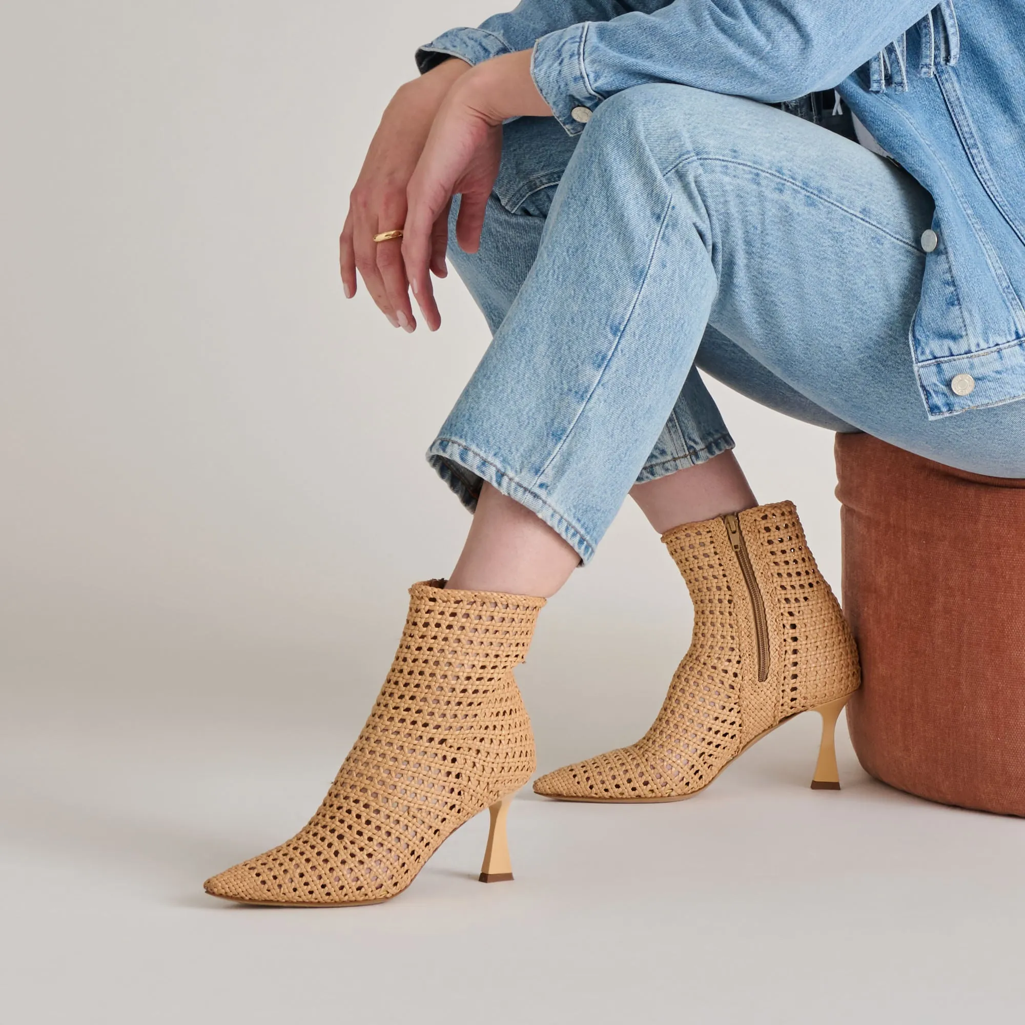 LONNI BOOTIES LIGHT TAN WOVEN LEATHER Clean Form Soft Lining