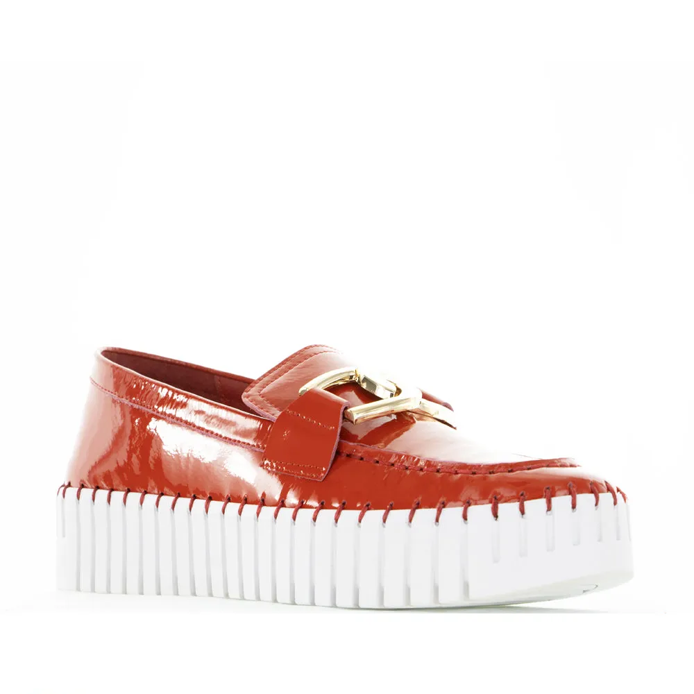 DJANGO & JULIETTE BRONTIS RED PATENT Slip Access Fit