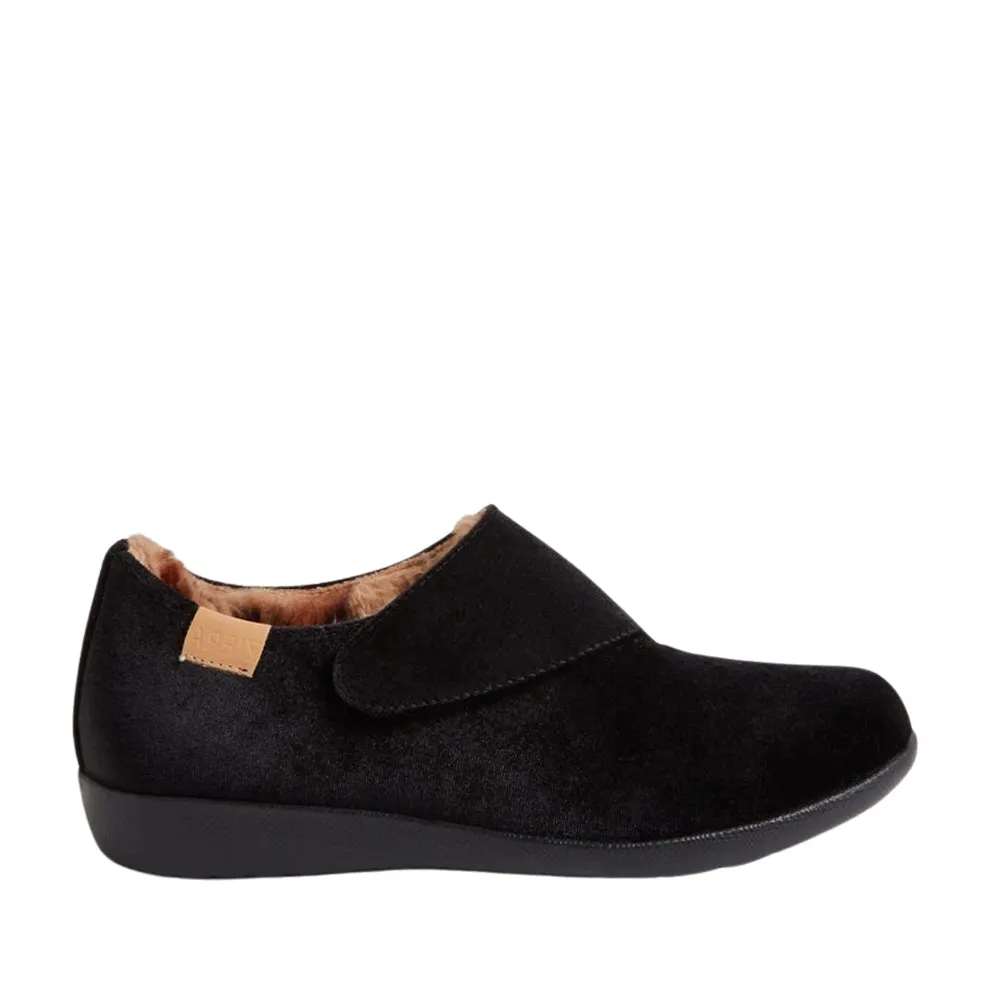 ZIERA FLISS BLACK VELVET Sport Inspired Everyday Comfort